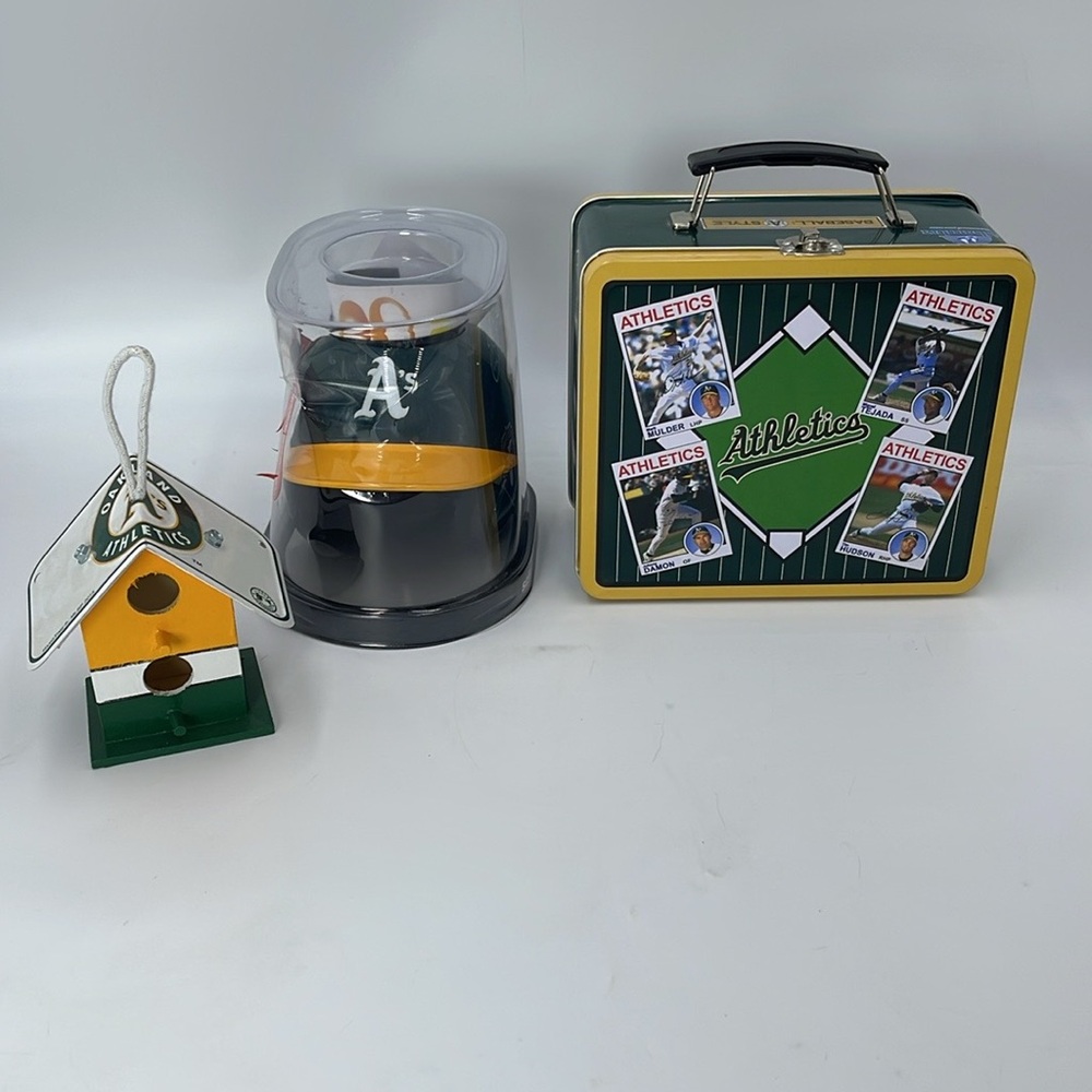 BUNDLE OAKLAND A'S METAL LUNCH BOX,, CAP & DECOR